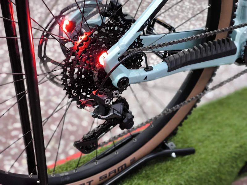 NOVÝ Bulls Sonic Eva 1 29, Bosch CX4, 750Wh, vzduchová. vidlice, teleskopická sedlovka, vel. L