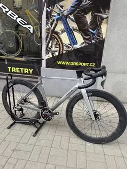 Silniční kolo Focus Izalco MAX 9.0