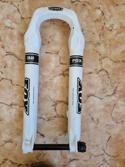 Fox Float 32 spodní nohy
