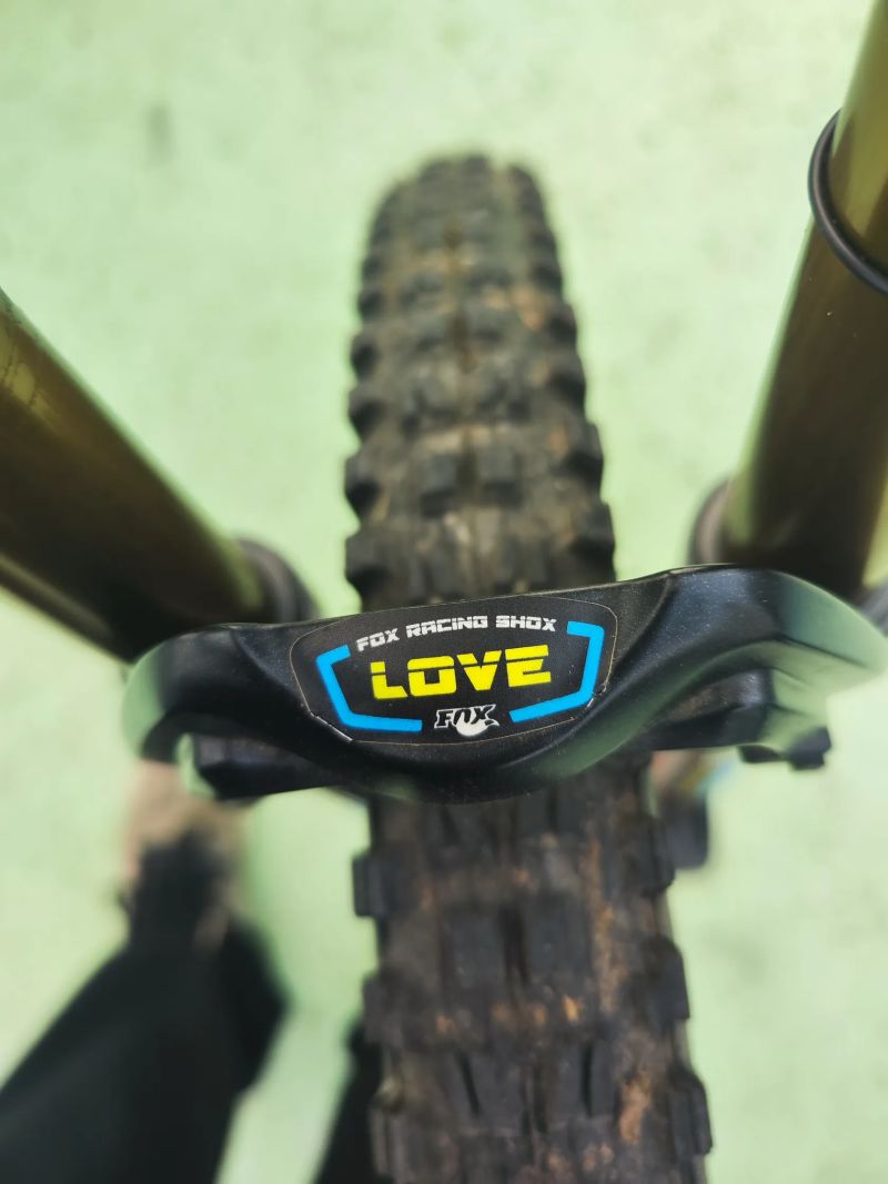 NS Soda Slope – Fox 36 Factory Kashima – Top komponenty