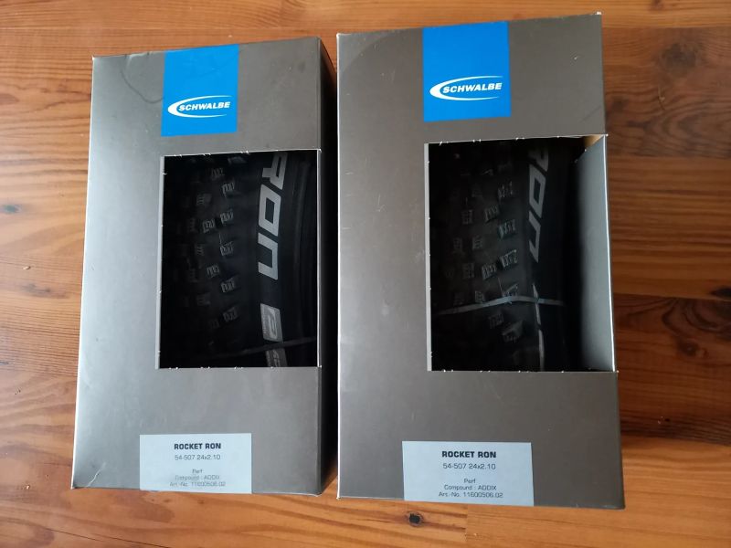 2 x dětský plášť 24" Schwalbe Rocket Ron Addix Performance, kevlar NOVÉ