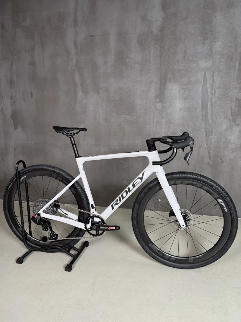 Gravel Ridley ASTR, Sram Rival 1x13, Zipp kola