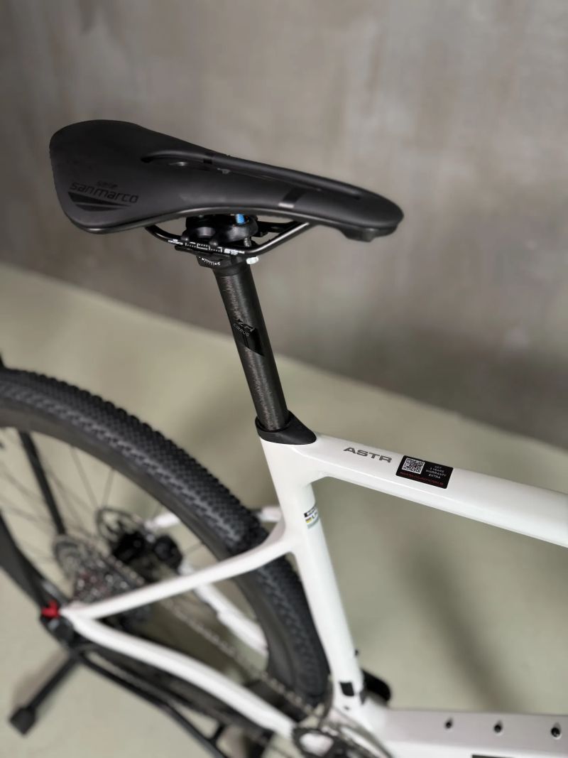 Gravel Ridley ASTR, Sram Rival 1x13, Zipp kola