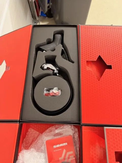 SRAM RED eTap AXS 12s – zcela nová sada (mix RED / FORCE)