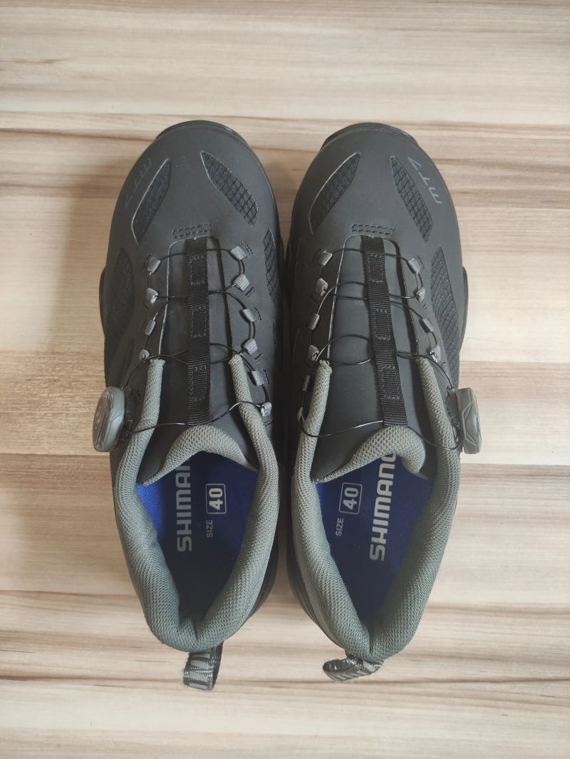 Nové tretry Shimano a Pearl Izumi