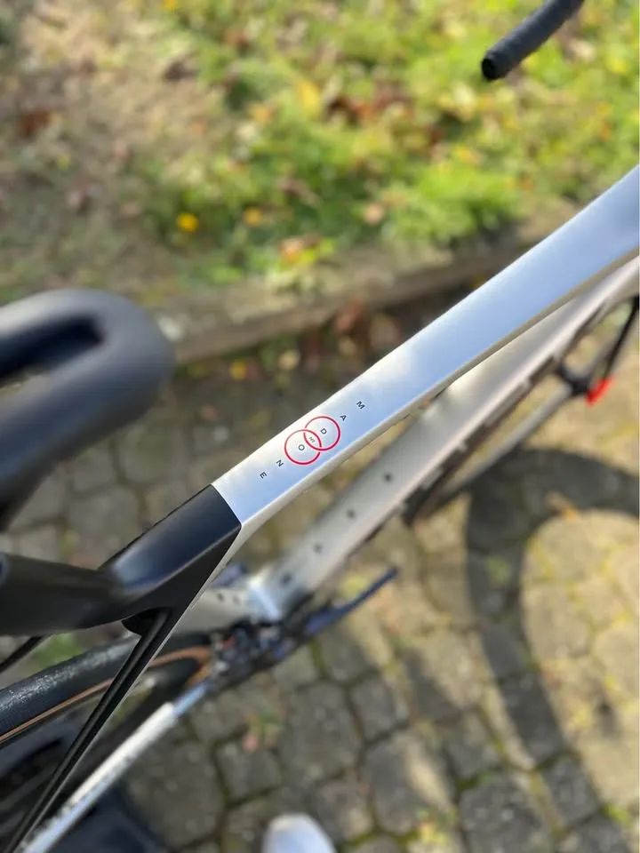 Trek Madone SL 7 Gen 8 Matte Lunar Silver