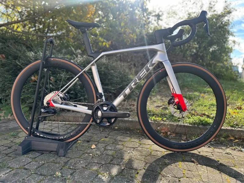 Trek Madone SL 7 Gen 8 Matte Lunar Silver