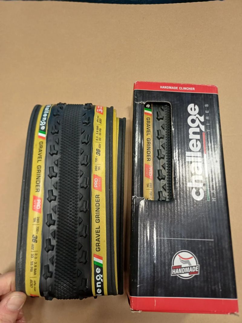 nové pláště Challenge Grinder Black / TAN 700x36mm 2ks