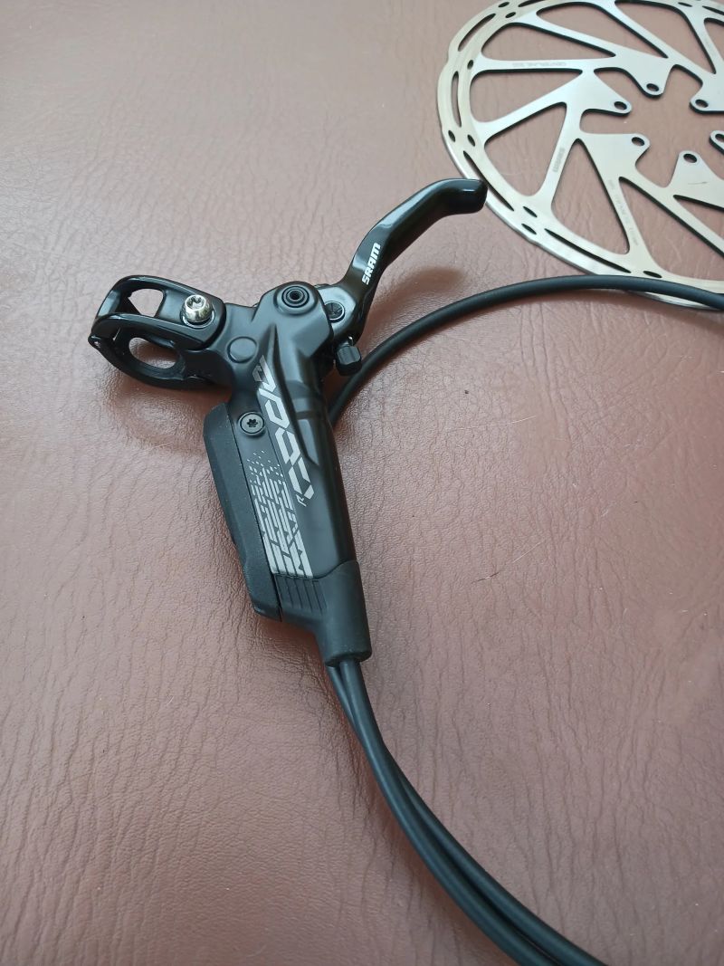 Sram Code R s kotouči Centerline 200 a 180mm