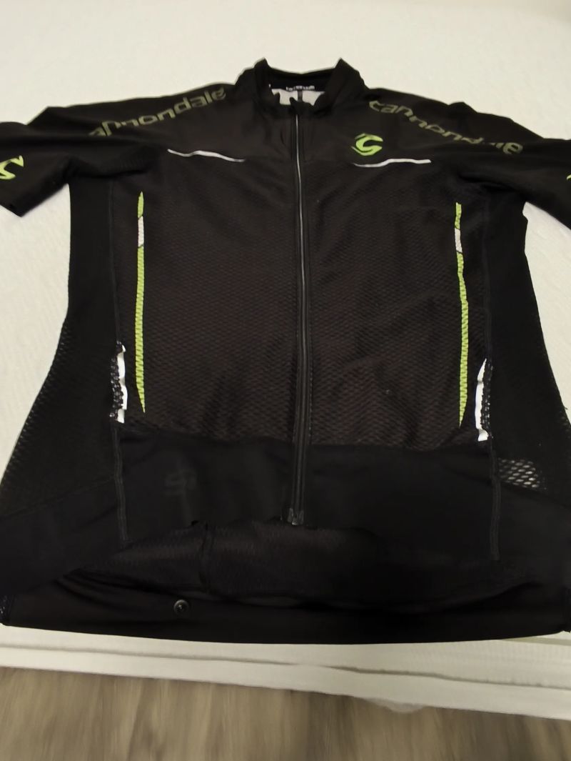 Cannondale 2x dres letní+kraťasy.