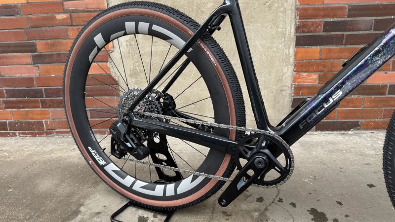 Nový gravel Focus Atlas 8.9