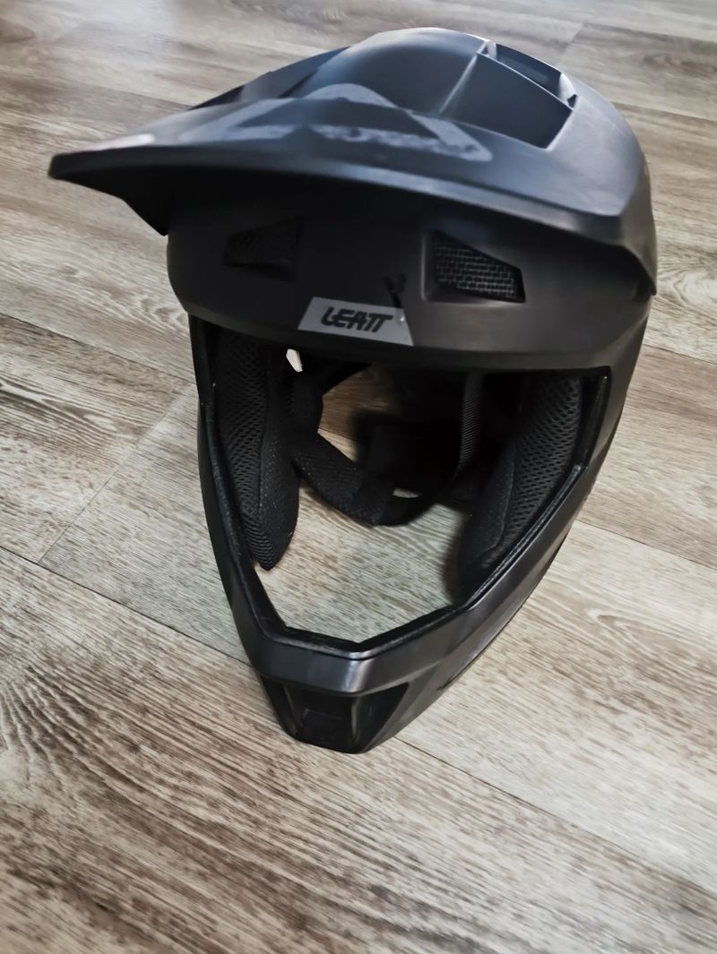LEATT MTB 1.0 DH Helmet V21.1 black