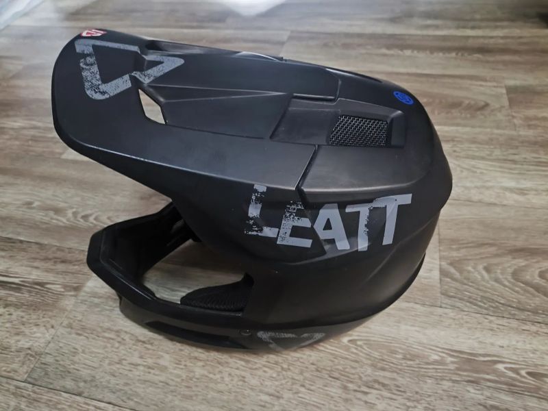 LEATT MTB 1.0 DH Helmet V21.1 black