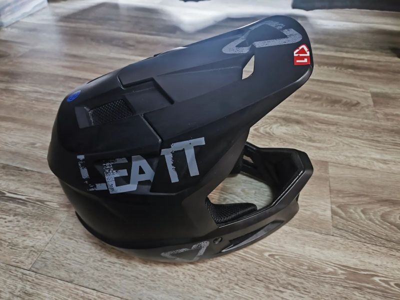 LEATT MTB 1.0 DH Helmet V21.1 black
