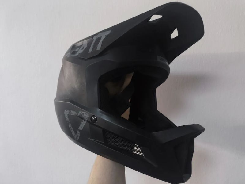 LEATT MTB 1.0 DH Helmet V21.1 black