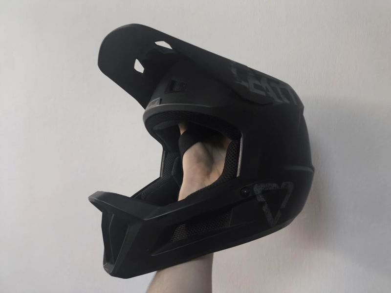 LEATT MTB 1.0 DH Helmet V21.1 black