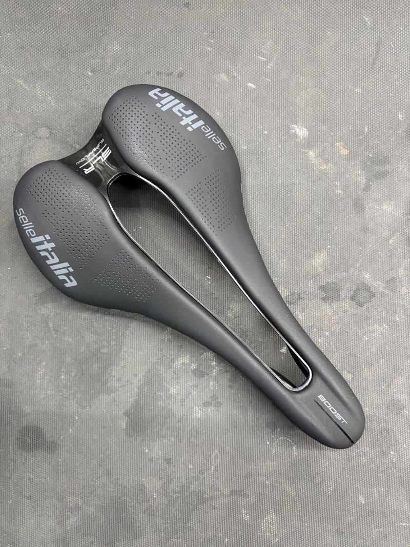 sedlo - Selle Italia SLR Boost Superflow - černé 185g