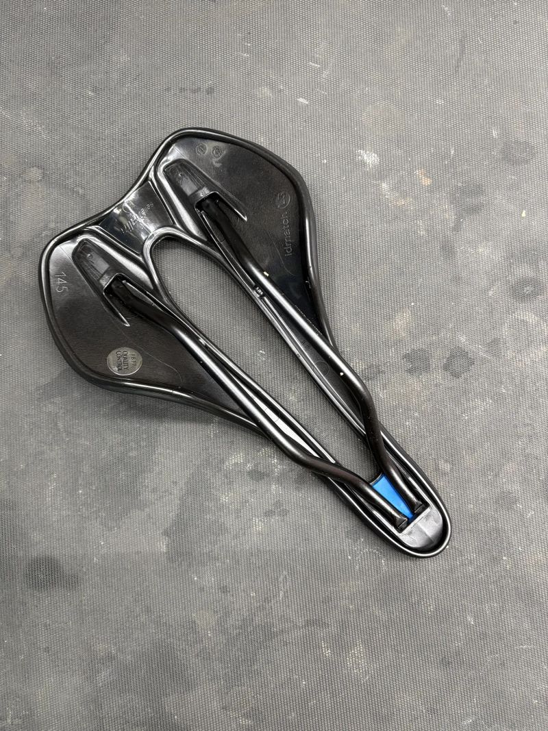 sedlo - Selle Italia SLR Boost Superflow - černé 185g