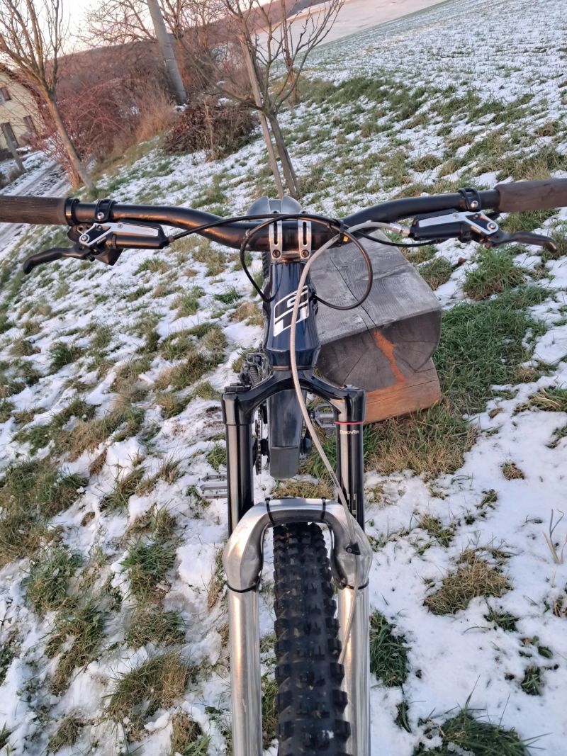 GT Force Carbon Pro AXS