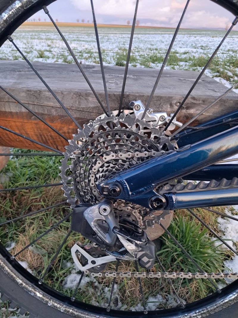 GT Force Carbon Pro AXS