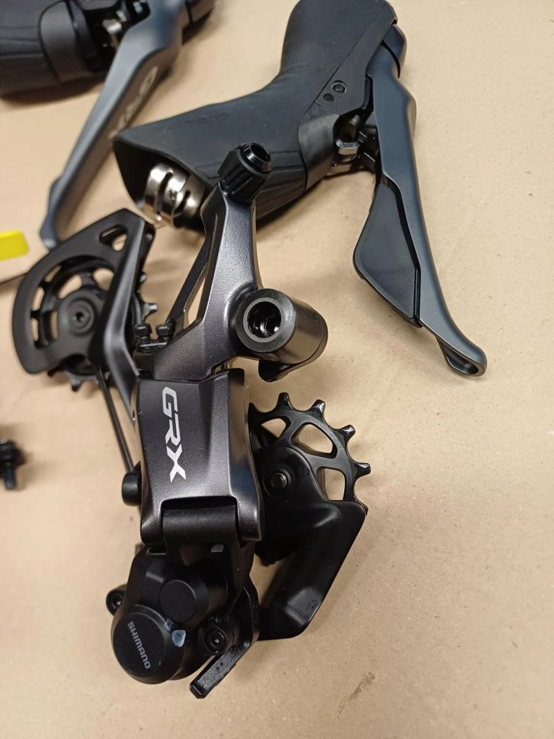 Shimano GRX 1×12 – sada dílů (páky 820 + třmeny RX400 + přehazovačka GRX822)
