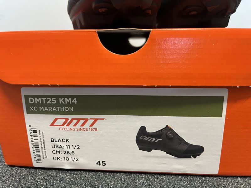 Nové tretry DMT KM4 Black/Black 45