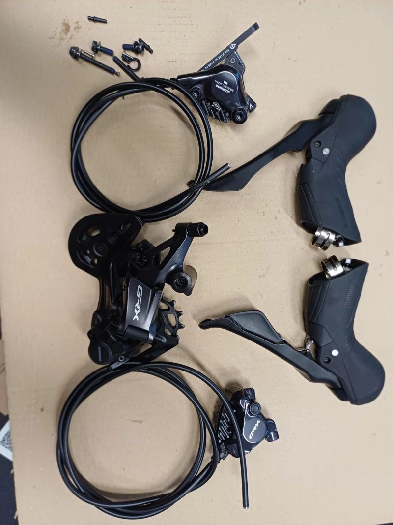 Shimano GRX 1×12 – sada dílů (páky GRX 620 + třmeny RX820 + přehazovačka GRX822)