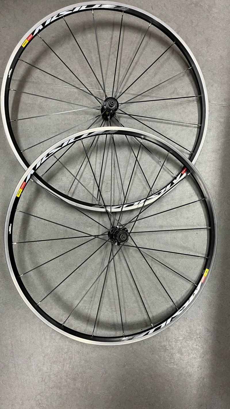 Zachovalá silniční kola Mavic Aksium