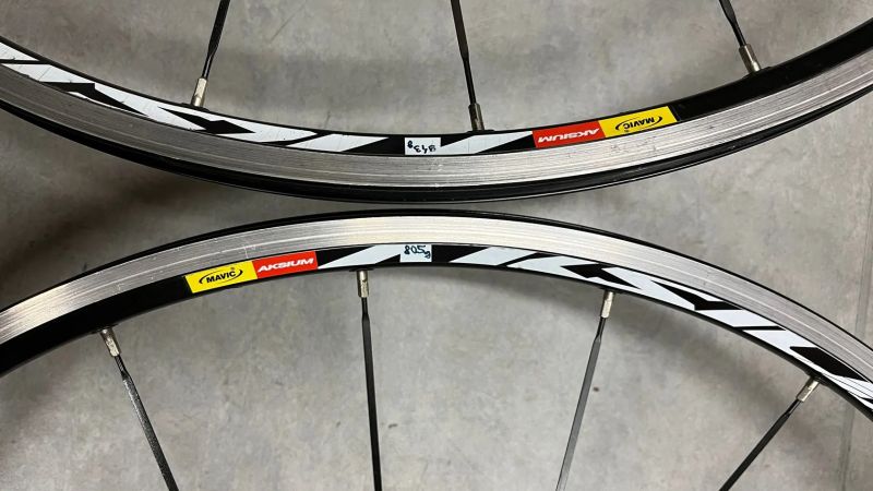 Zachovalá silniční kola Mavic Aksium