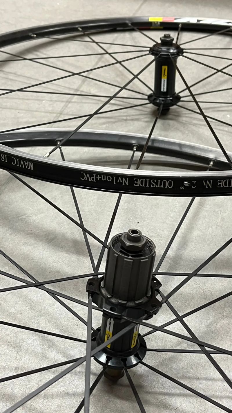 Zachovalá silniční kola Mavic Aksium