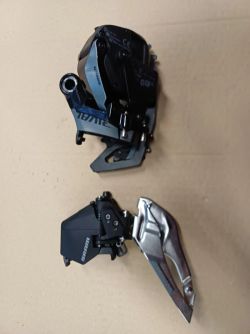 SRAM Rival AXS E1 – přesmykač + přehazovačka (nové, sundané z kola)