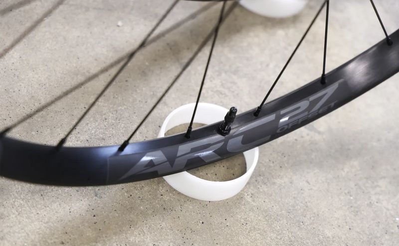 Nová nejetá kola Race Face ARC Offset 27: DT Swiss + kotouče Sram Centerline 180/160 mm