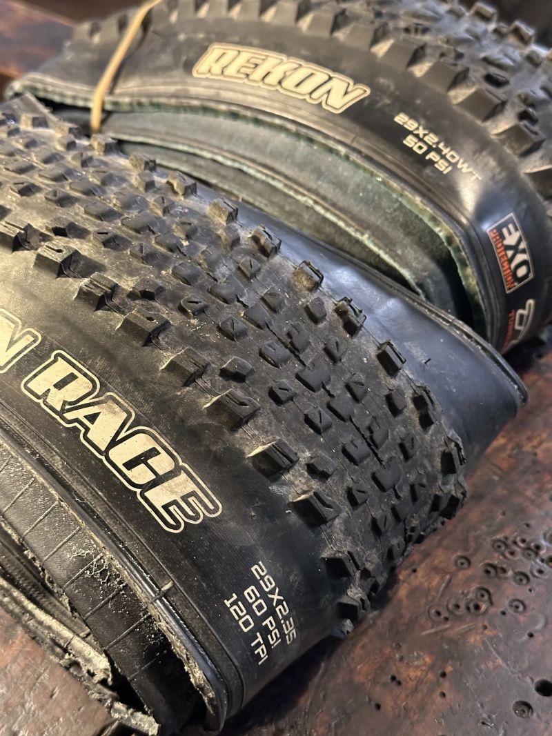 pláště Maxxis Rekon/Rekon Race