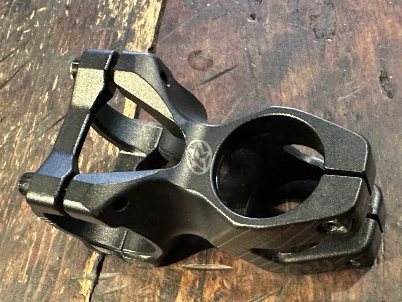 představec Reverse Black One 