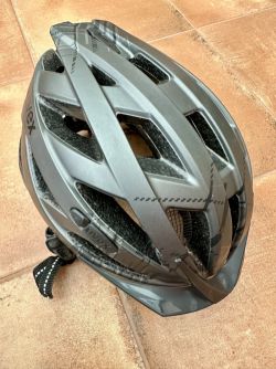 Helma Uvex City i-vo, se světlem, vel. 56-60 cm