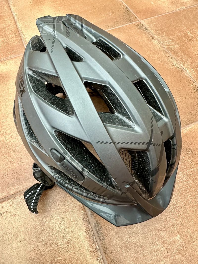 Helma Uvex City i-vo, se světlem, vel. 56-60 cm