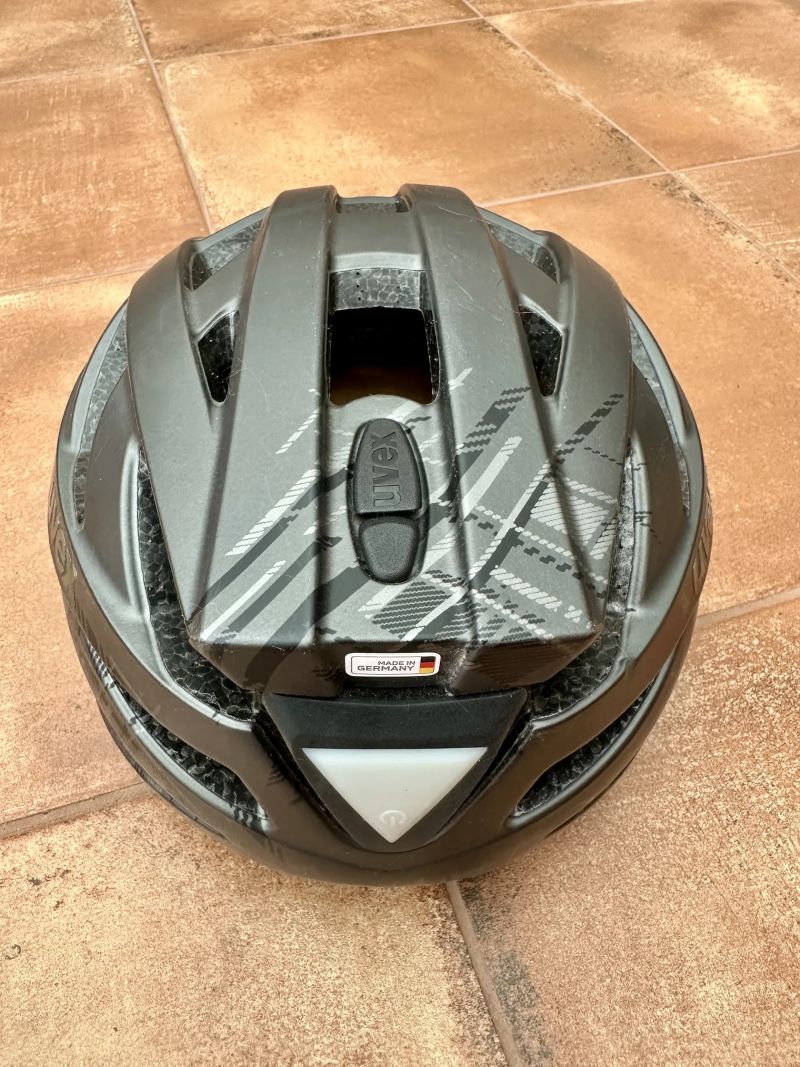 Helma Uvex City i-vo, se světlem, vel. 56-60 cm