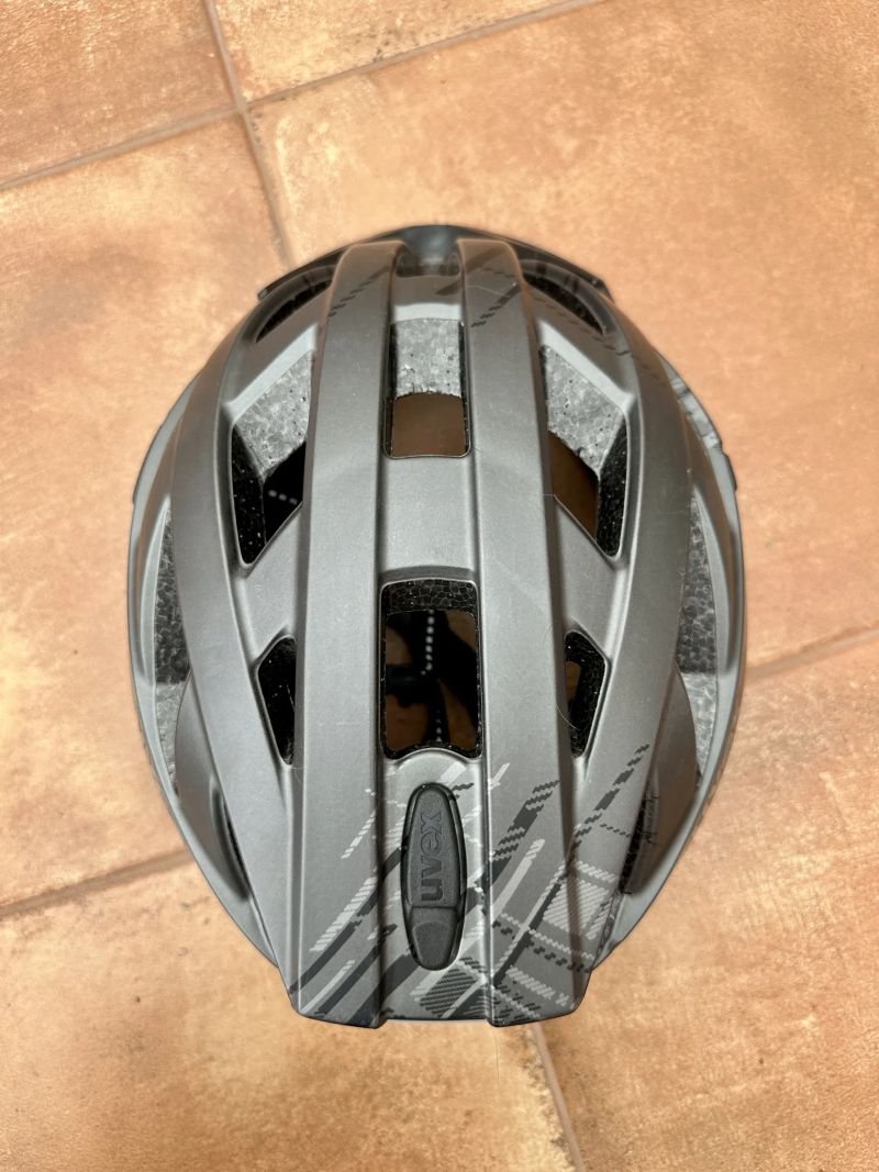 Helma Uvex City i-vo, se světlem, vel. 56-60 cm