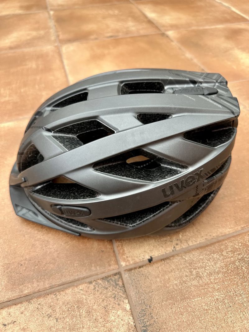 Helma Uvex City i-vo, se světlem, vel. 56-60 cm