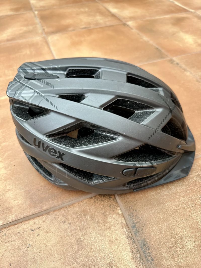 Helma Uvex City i-vo, se světlem, vel. 56-60 cm