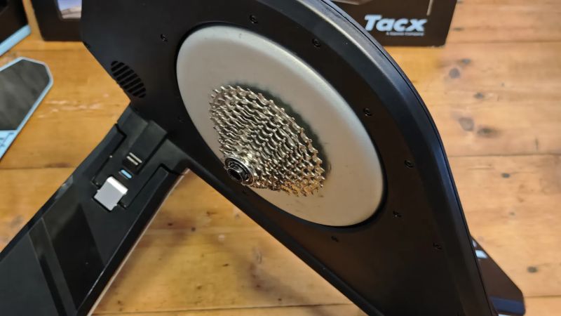 Tacx NEO 2T smart + motion plates + další
