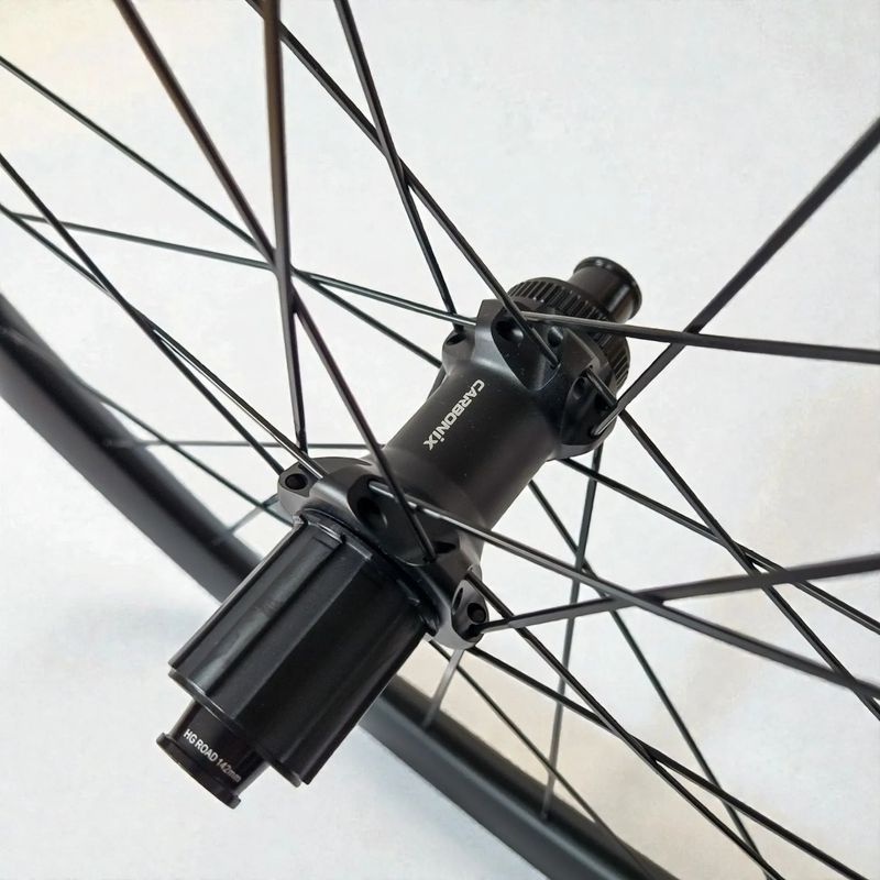 Karbonová Gravelová Aero Kola - Carbonix HORIZON 45 | 26 mm vnitřní šířka | Ratchet | Pillar | 1540g