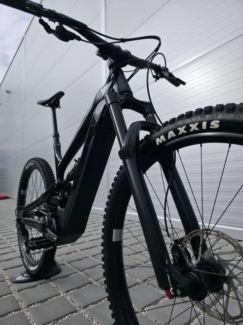 Elektrokolo YT Industries Decoy CORE 2 2022 29″ velikost L (M) / Shimano EP8 / Shimano XT / Top stav