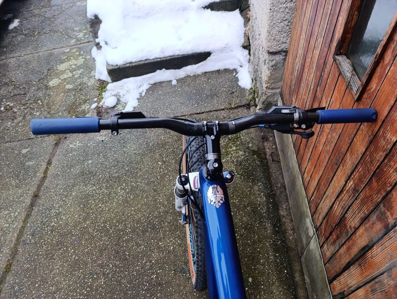 karbonové horské kolo