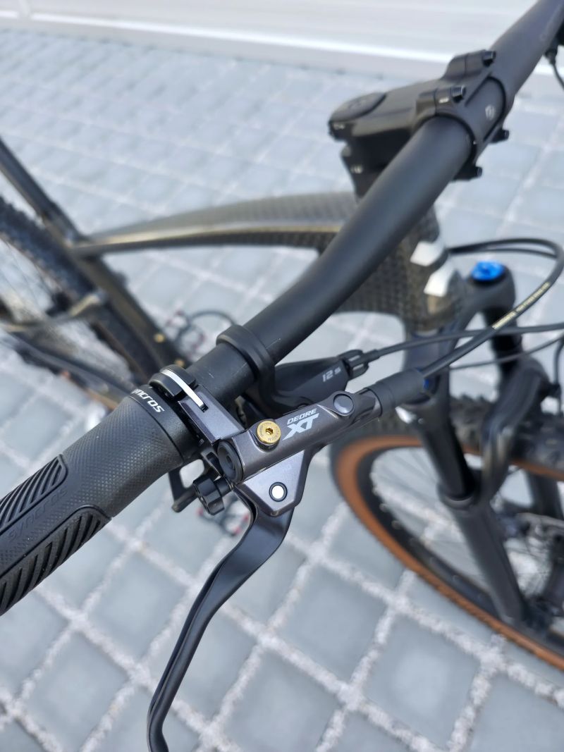 Leonardi Factory Racing DARKLITE Carbon 29″ velikost M / Shimano XT / Fox 32 / Nové / XC 