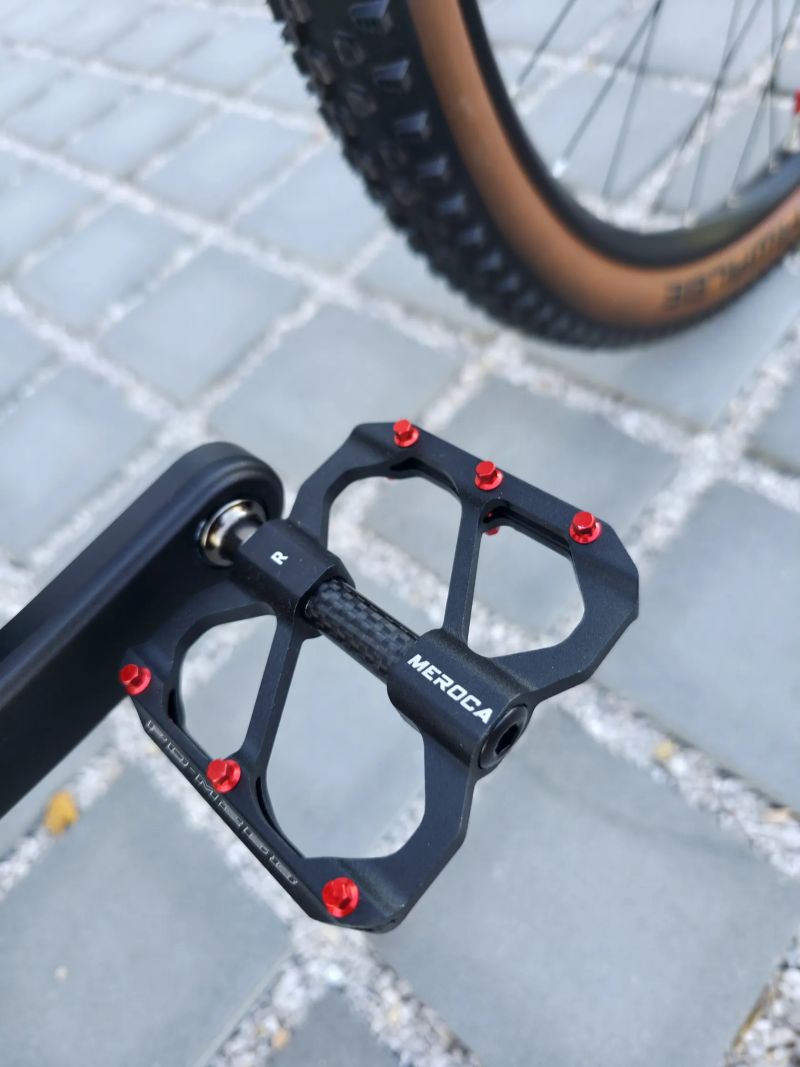 Leonardi Factory Racing DARKLITE Carbon 29″ velikost M / Shimano XT / Fox 32 / Nové / XC 