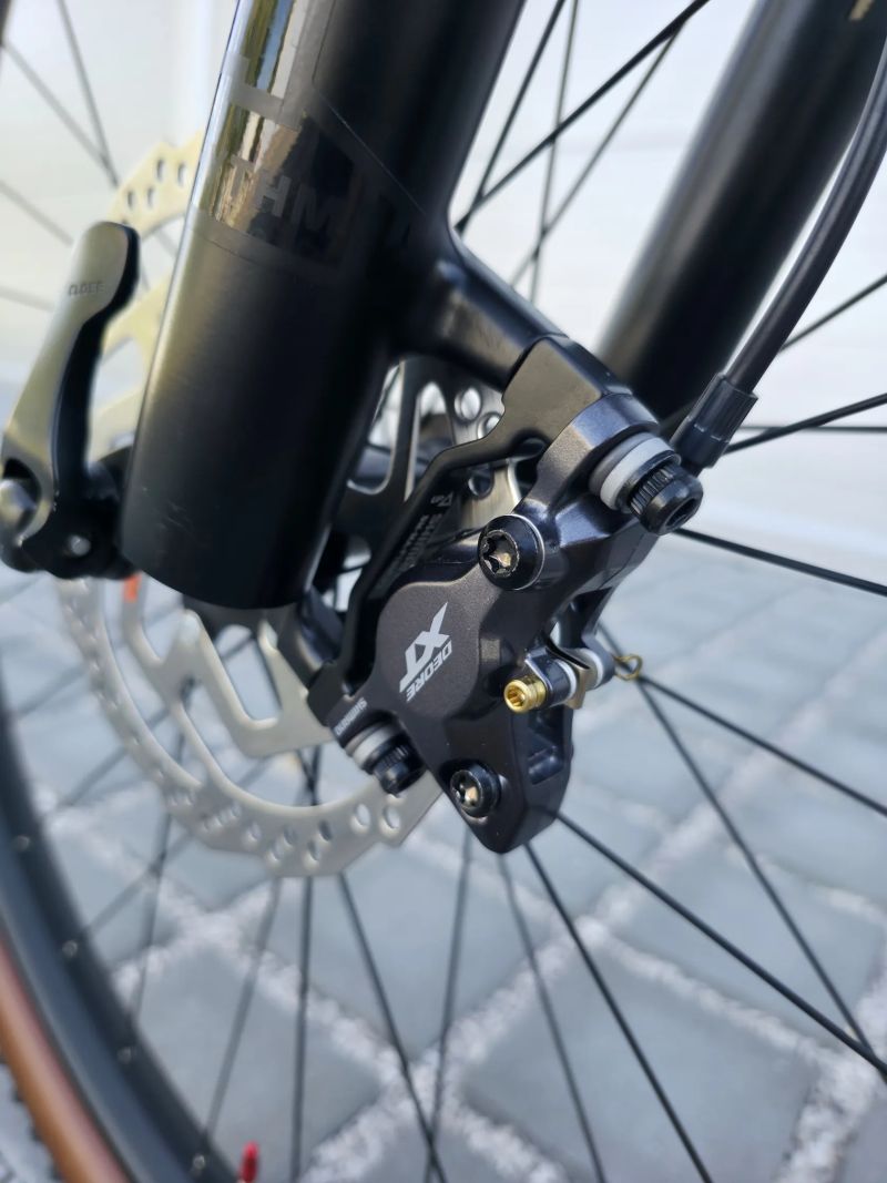 Leonardi Factory Racing DARKLITE Carbon 29″ velikost M / Shimano XT / Fox 32 / Nové / XC 