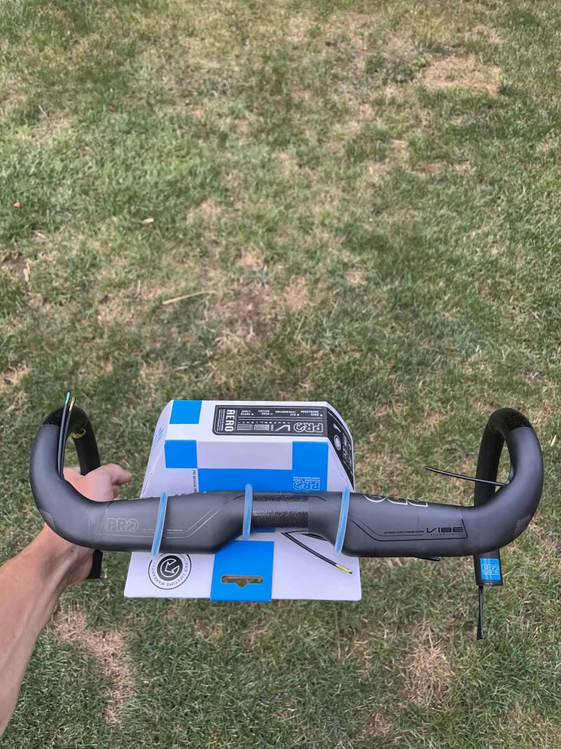 Silniční řídítka PRO VIBE Aero Carbon Superlight 380mm