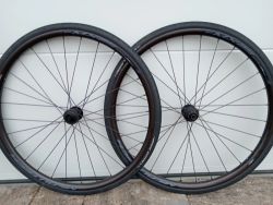 Silniční zapletená kola Microtech MCT Disc 700C - sundaná z nového kola včetně plášťů