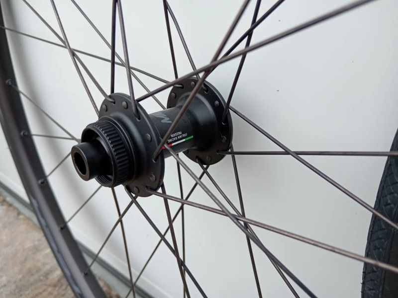 Silniční zapletená kola Microtech MCT Disc 700C - sundaná z nového kola včetně plášťů